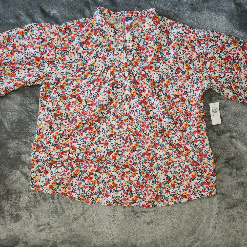 Brand new Old navy kids floral blouse (xl/ 14-16)